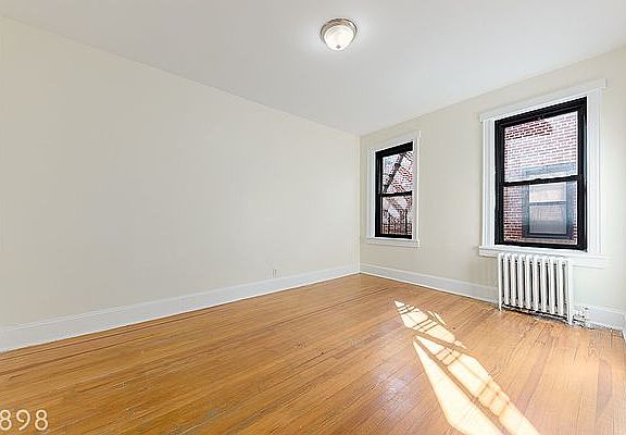 4th image of 132-70 Sanford Ave #G6