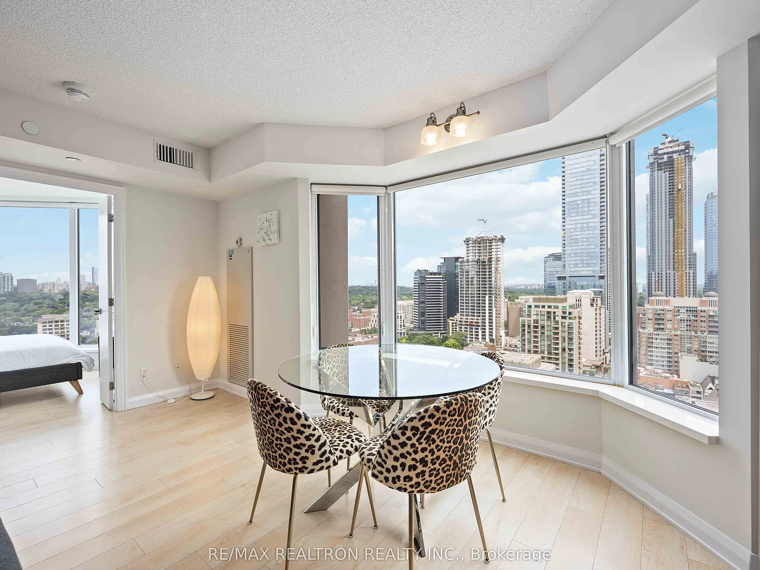 2 bed, $3,100 — Photo 4