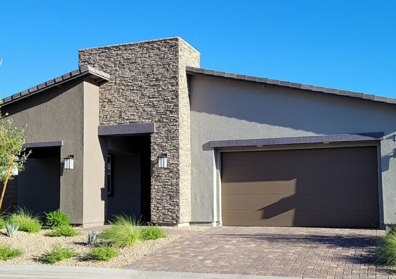 FOUR Car Tandem Garage - Views - Lake Las Vegas — Photo 1