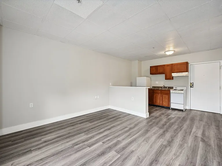 Franklin Park Apartments — Photo 21