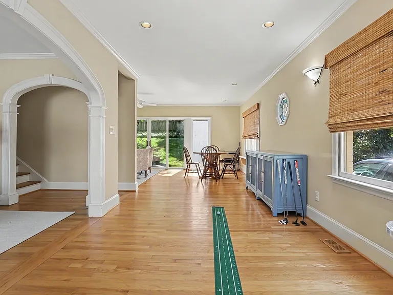 1528 Iredell Dr — Photo 2