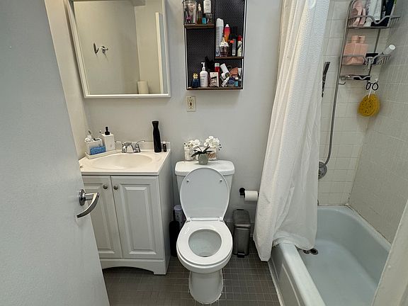 3rd image of 80 E Hartsdale Ave APT 506