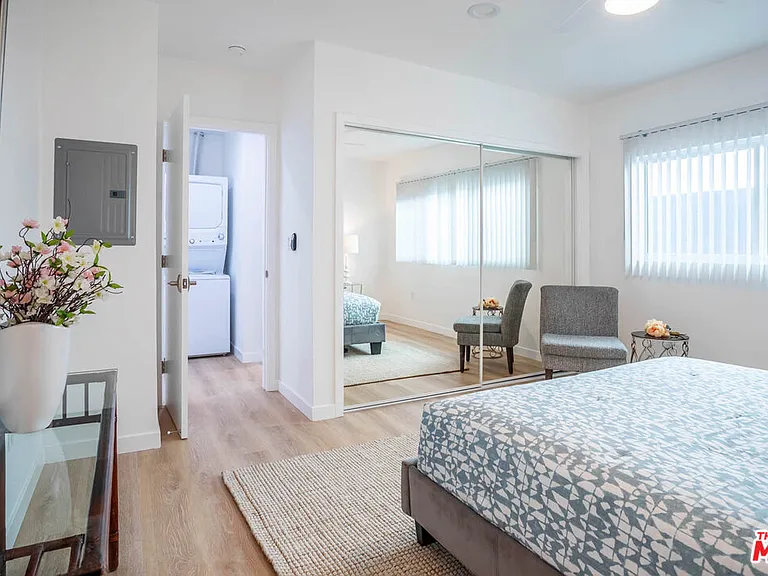6244 De Longpre Ave #1 — Photo 14