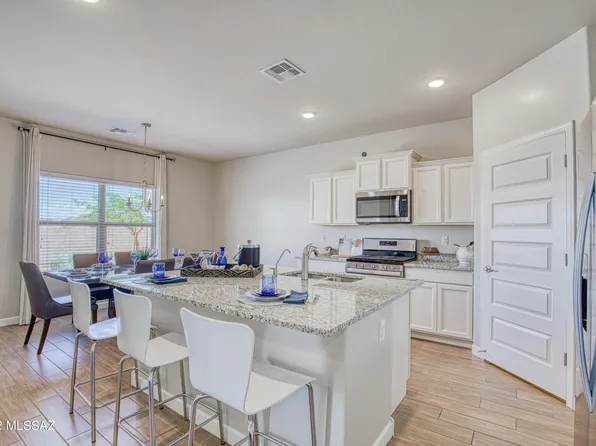 10301 N Pink Trumpet Dr, Marana, AZ 85653