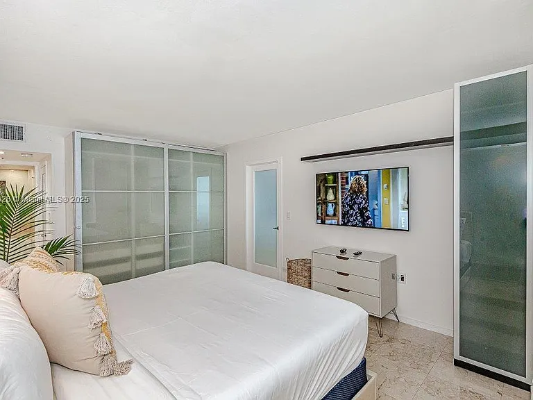 2301 Collins Ave #705 — Photo 14