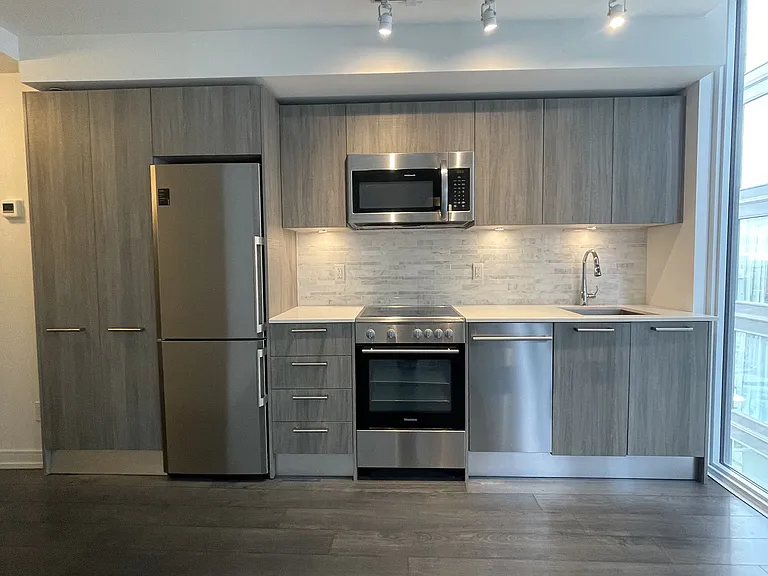 28 Wellesley St E #1701 — Photo 5