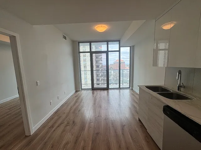 Building Photo - 60 Frederick St #906