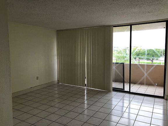 4th image of 10400 SW 108th Ave APT A404