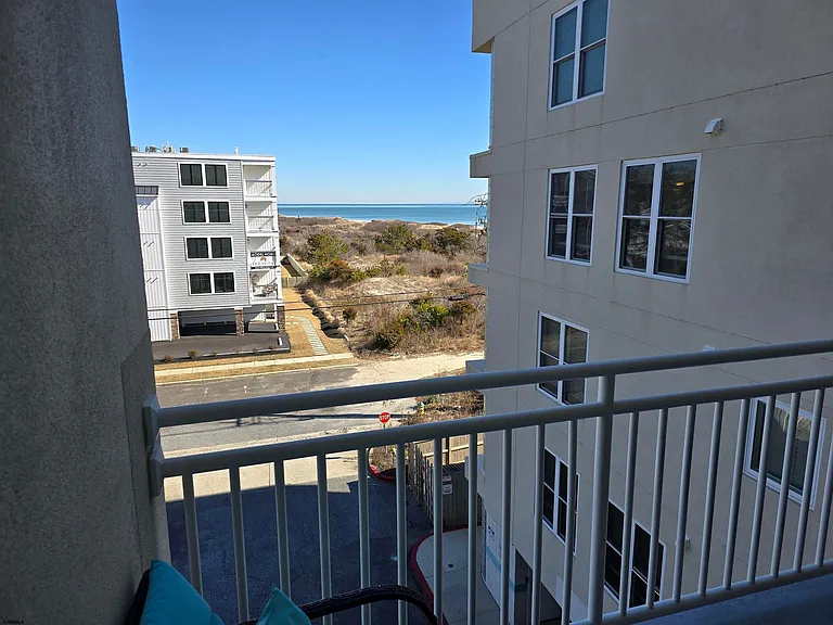 600 W Brigantine Ave #310 — Photo 3