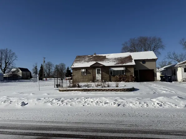 813 Hickory St, Mauston, WI 53948