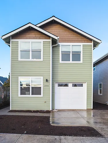 2530 SW Coho St Photo 1