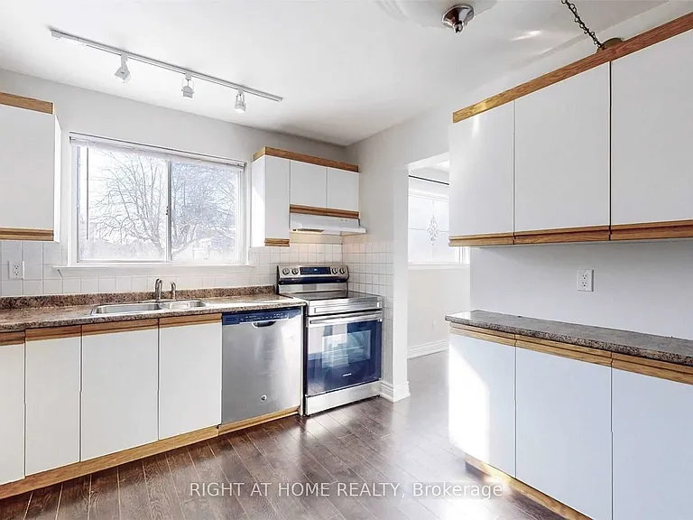 54 Penwick Cres — Photo 11
