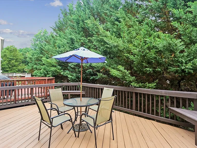 2943 Saint Helen Cir — Photo 37