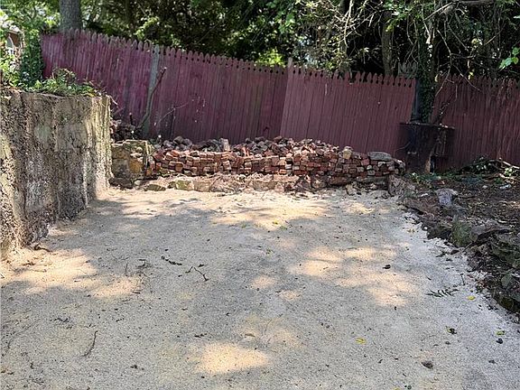 5th image of 3282 Easton Ave
