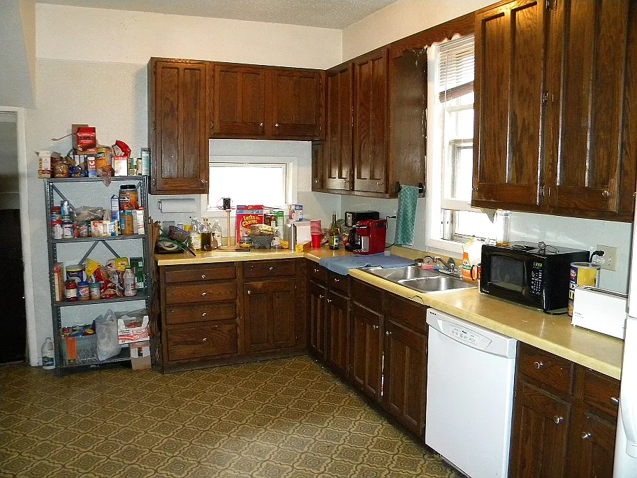 8 bed, 4812 sqft, $4,200 — Photo 2