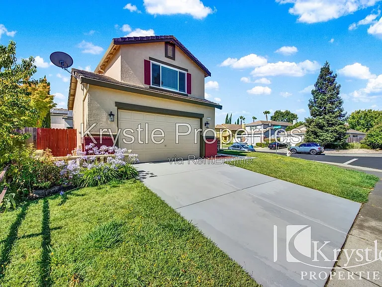824 Cedarcrest Dr — Photo 3