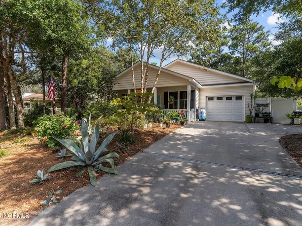 208 NE 39th Street, Oak Island, NC 28465