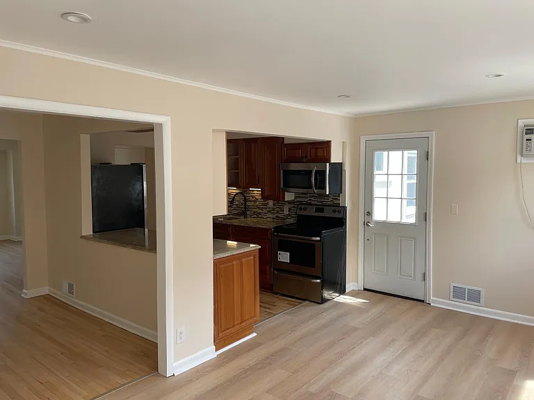 101 Hillside Ln S — Photo 4