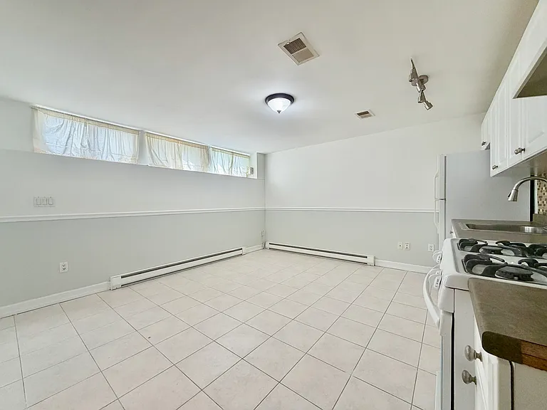 204 Sneden Ave #1 — Photo 3