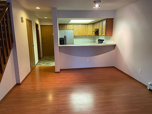 4th image of 2801 Cowles St