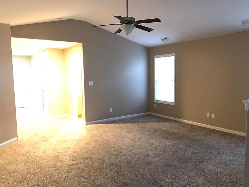 1st image of 352 Oxford Cir