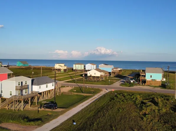 206 Nesmith Pl, Surfside Beach, TX 77541