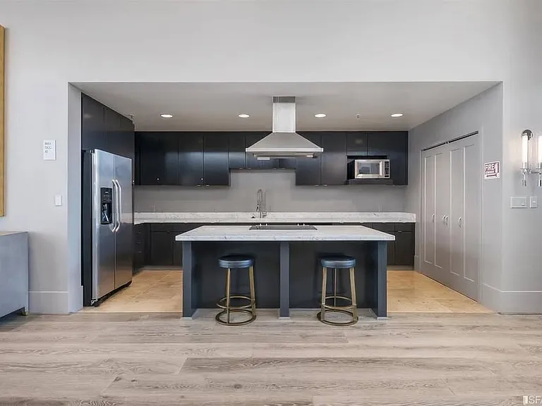 250 King St #742 — Photo 15