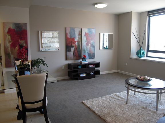 4th image of 250 King St Unit 628