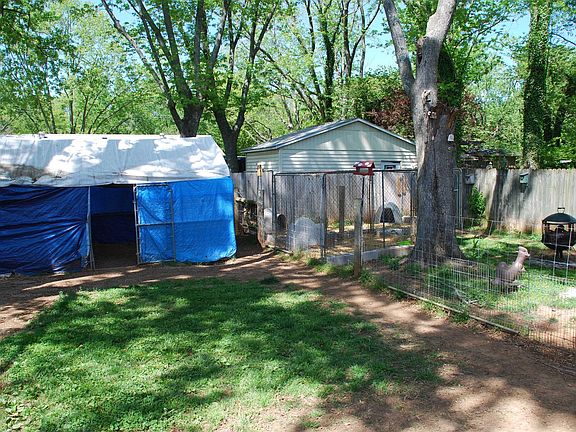 4th image of 1707 Cypress Dr