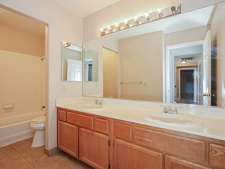 2317 Harbor Cliff Dr — Photo 12