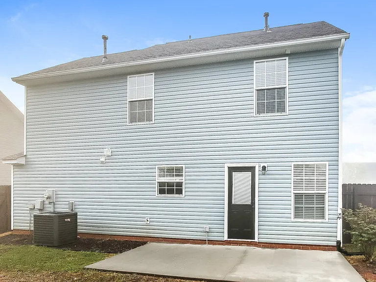 434 Glencroft Dr — Photo 16