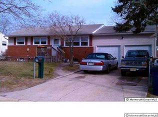 32 Carnegie St, Toms River, NJ 08757