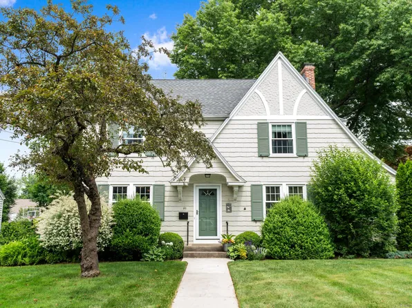 32 Castlewood Road, West Hartford, CT 06107