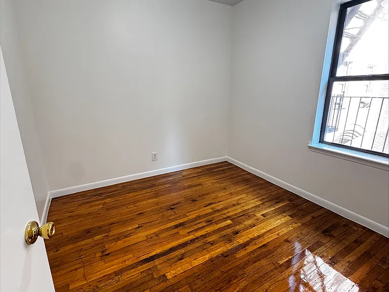 4815 46th St #2G — Photo 2
