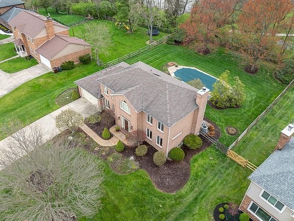 3rd image of 8535 Meadow Bluff Ct