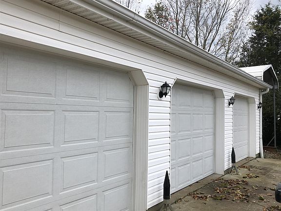3rd image of 108 Dumas Ct