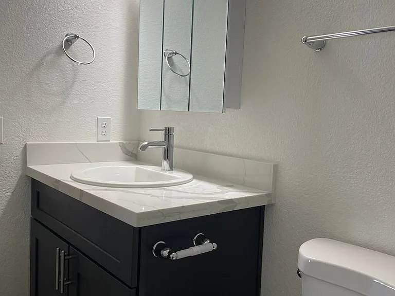 Desert Lakes Apartments — Photo 39