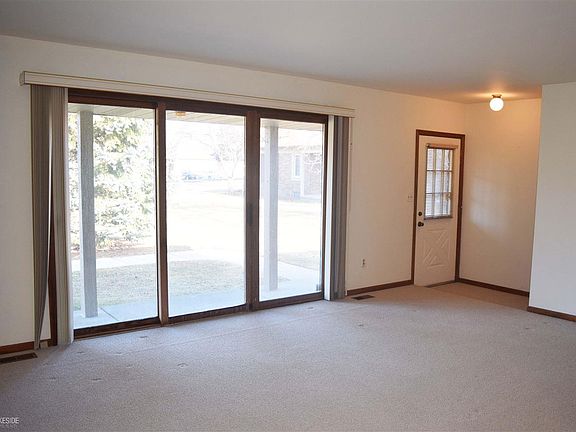 4th image of 14865 Melrose Ct