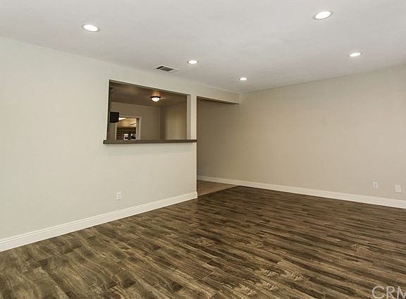 3rd image of 5035 N Berkeley St