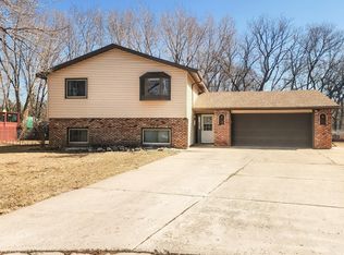 7946 Fairfield Cir, Minneapolis, MN 55444