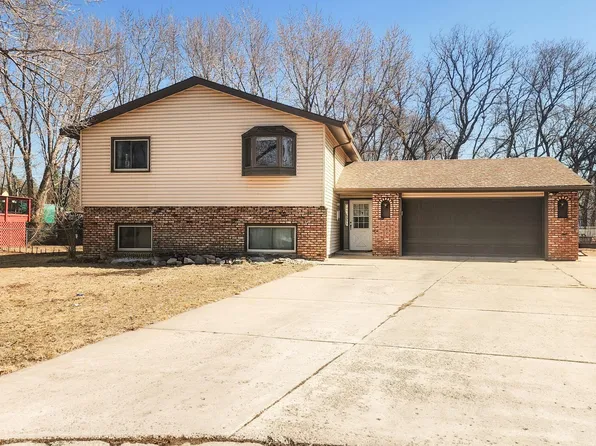 7946 Fairfield Cir, Minneapolis, MN 55444