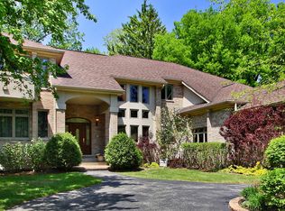 27 Essex Ln, Lincolnshire, IL