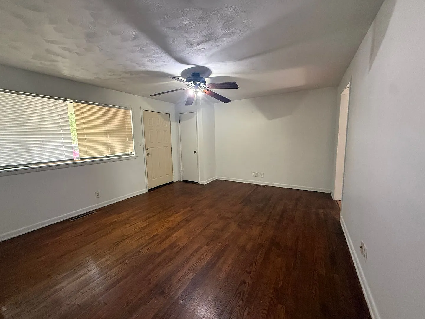 Available Now 2 bedroom 1 bath with attached 1 car garage — Photo 3