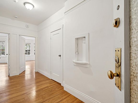 2nd image of 1456 Sacramento St #4