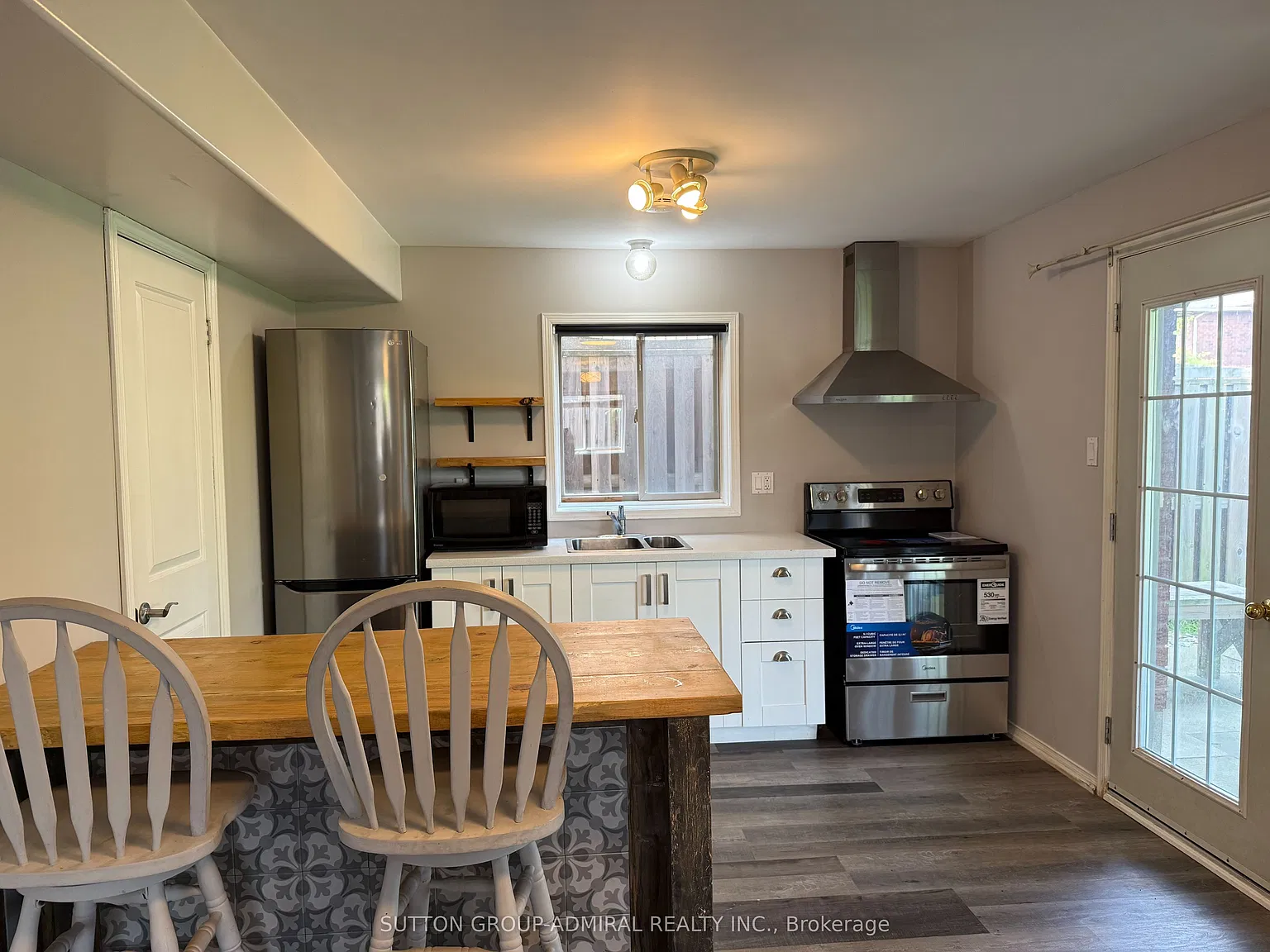 2 bed, $1,690 — Photo 3
