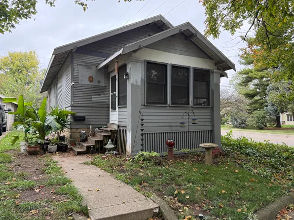 1 Harbord Dr, Bloomington, IL 61701