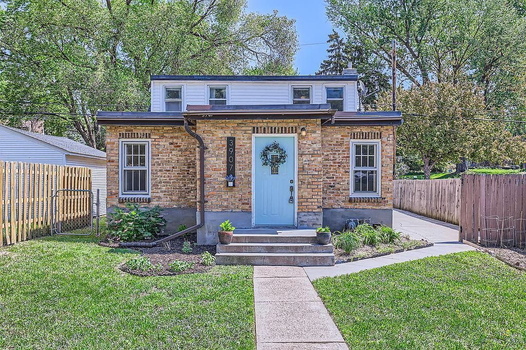 ne.★ 3907 2nd St NE, Columbia Heights, MN 55421 | Zillow