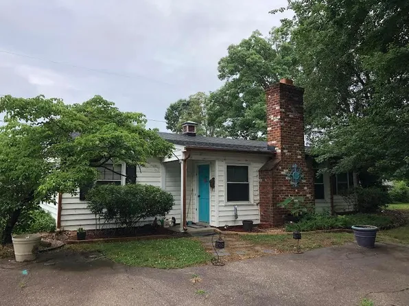 5526 Iron Bridge Rd, North Chesterfield, VA 23234