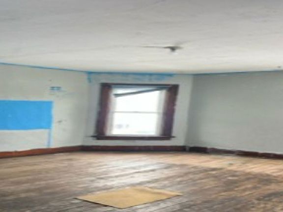 4th image of 183 E Mark St
