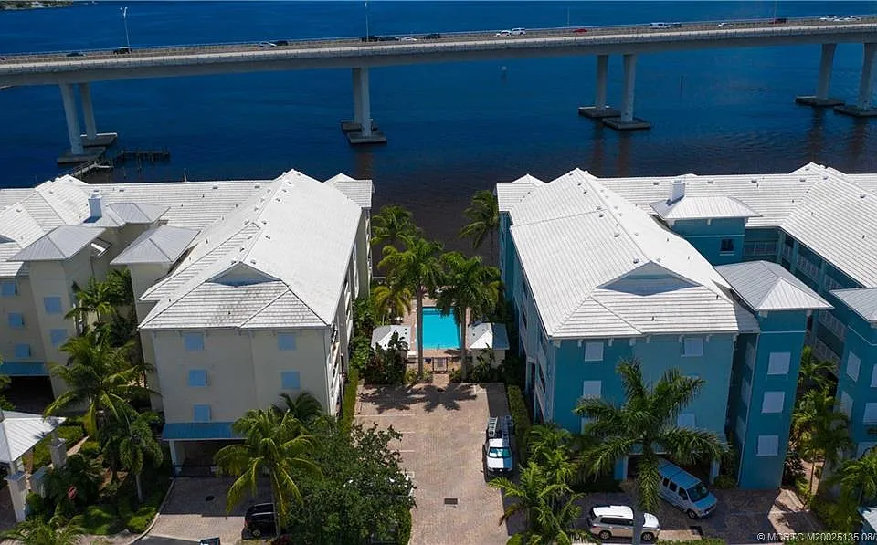 275 NW Flagler Ave #205